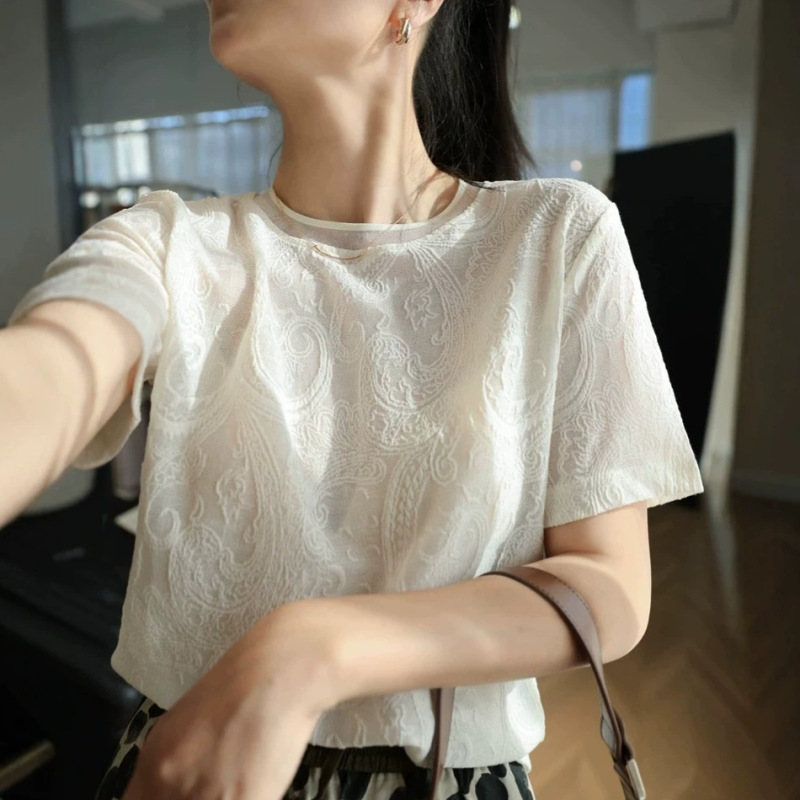 French-Inspired Paisley Lace Jacquard Short-Sleeve T-Shirt with Paisley Texture and Solid Color Round Neck Top French-Inspired Paisley Lace Jacquard Short-Sleeve T-Shirt with Paisley Texture and Solid Color Round Neck Top