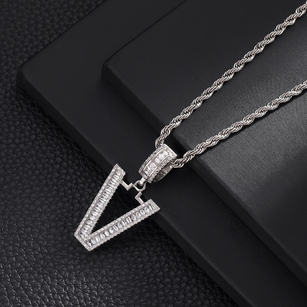 V + 20inch Twist Chain (silver)