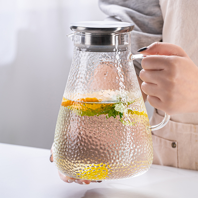 Capacious glass teapot for home use