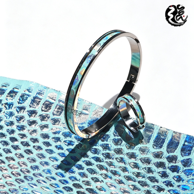 Snake skin leather bracelet, genuine leather, unisex, personalized, handcrafted with titanium steel, closed-end bracelet, niche light luxury accessory, available for wholesale