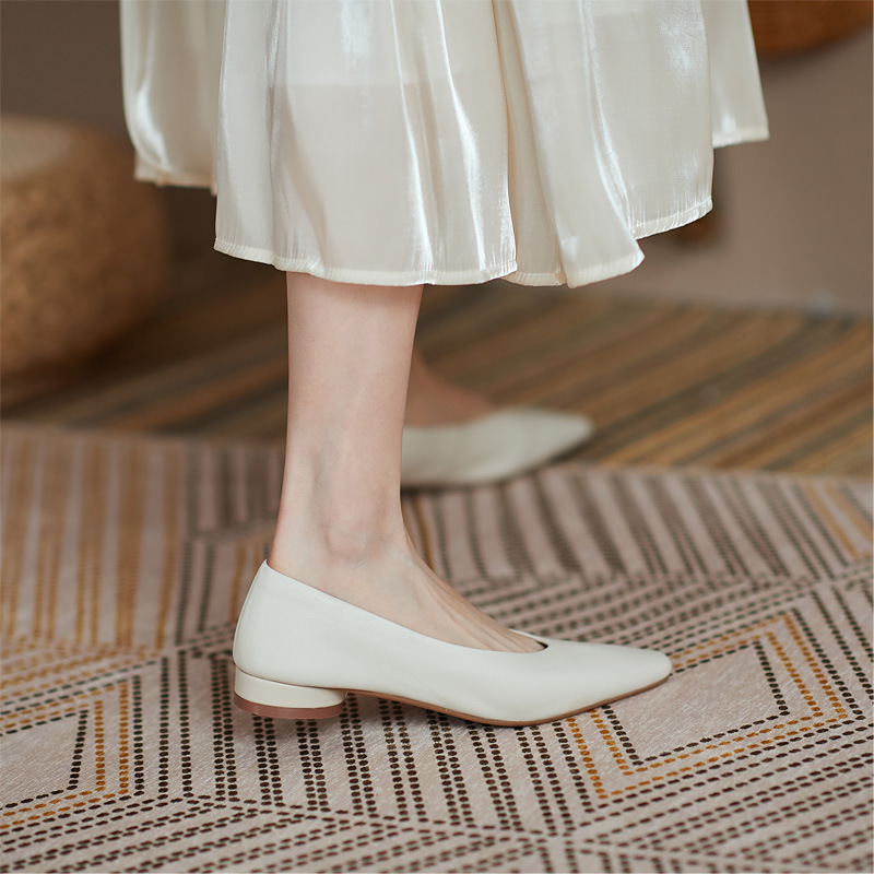 气质白色小皮鞋女日系低跟单鞋时尚平底尖头浅口时尚鞋软皮奶奶鞋