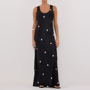 ���R�d�羳Ů�b���aӡ�����c�B��ȹ2025�ļ��¿�o�䱳�Ě��|�Lȹ