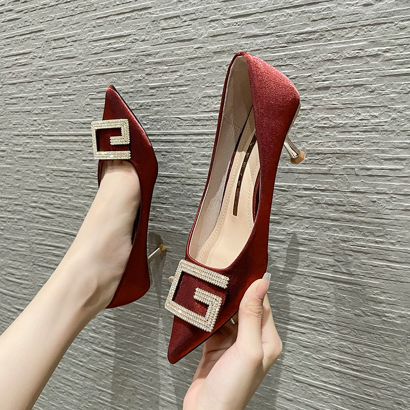 628-33 Корейская версия красных сетчатых свадебных туфель для подружки невесты, профессиональные женские туфли на шпильке с острым носком и мелким ртом, модные атласные туфли для женщин