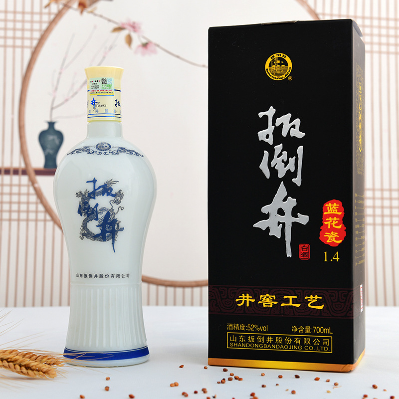 白酒52度扳倒井蓝花瓷700ml_6瓶浓香型粮食酒自饮送礼送手提袋