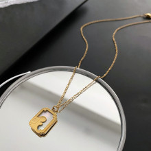 兔年本命年钛钢项链女小众设计感精致望月兔白贝母方牌吊坠锁骨链