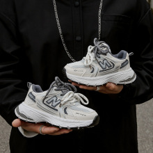 儿童运动鞋2025春季新款女童轻便网面鞋男童字母老爹鞋学生跑步鞋