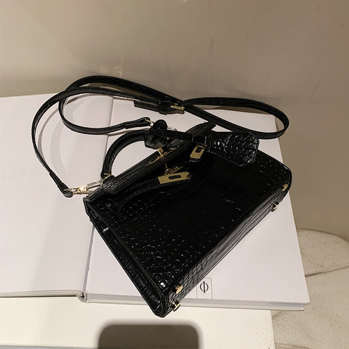 High-end fashion versatile small square handbag autumn and winter retro crocodile pattern crossbody bag new niche women's bag