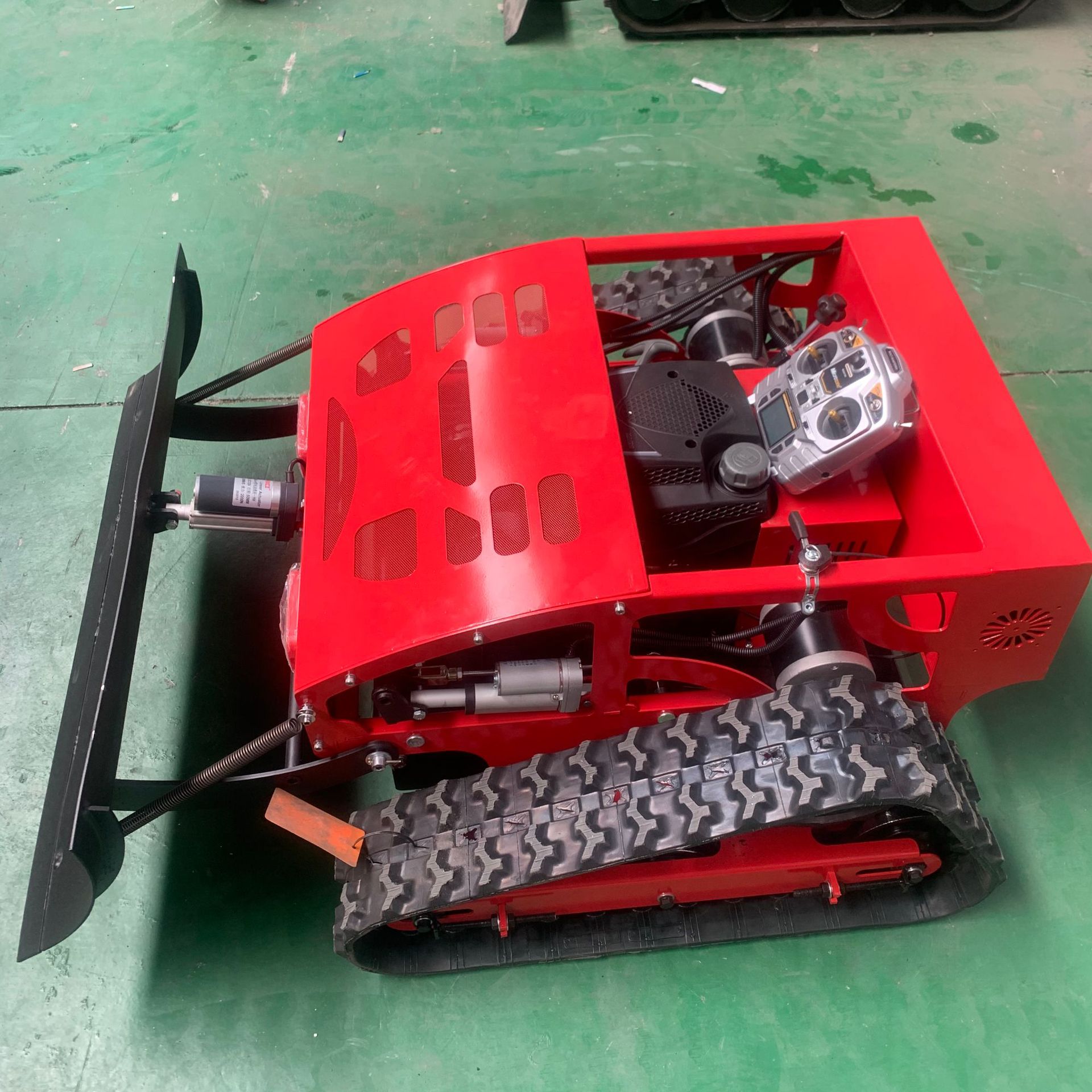 厂家发货小型7.5马力割草机 出口美国EPAremote control mower