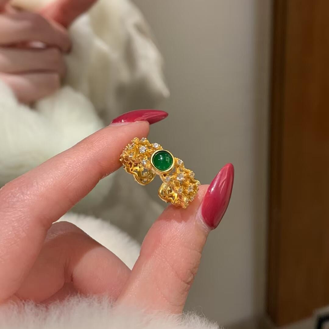 Sparkling Designer Ring For Women, Elegant And Comfortable Piece_voghion.com