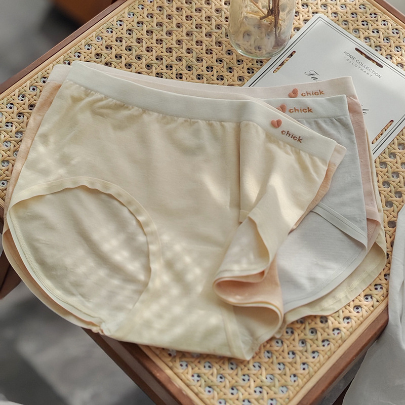 D3 Small Heart-Shaped Seamless Hip-Hugging, Skin-Friendly, Soft and Breathable Women's Briefs