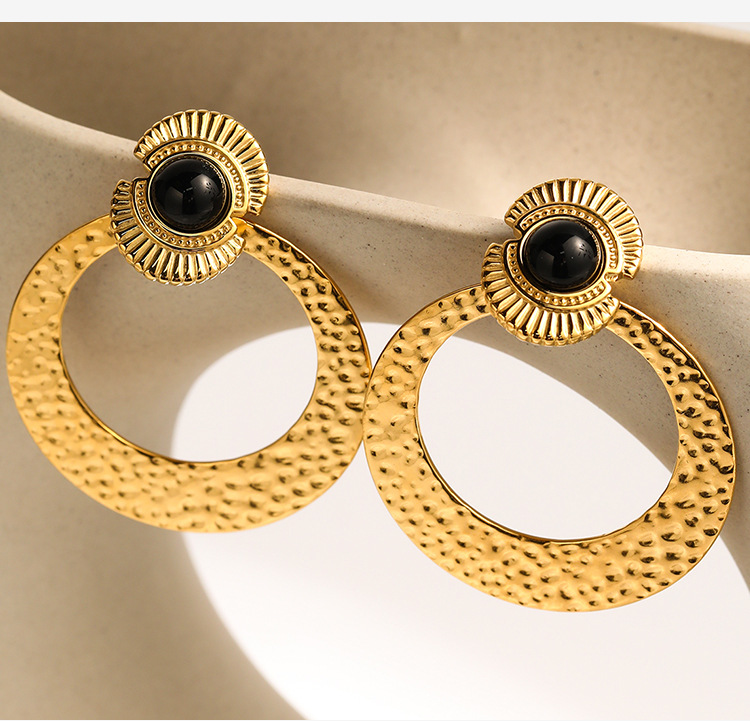 Internetberømtheder overdriver titaniumståløreringe, natursten med store cirkler og månehjuløreringe_voghion.com