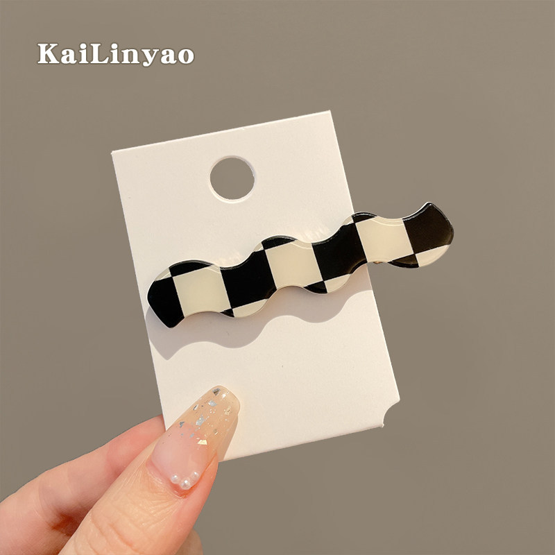 Blanco y negro simple clip para el cabello de mujeres ins estilo nicho sentido de diseño de una palabra clip para el cabello de la frente de cabello fruncado joyería clip para el cabello