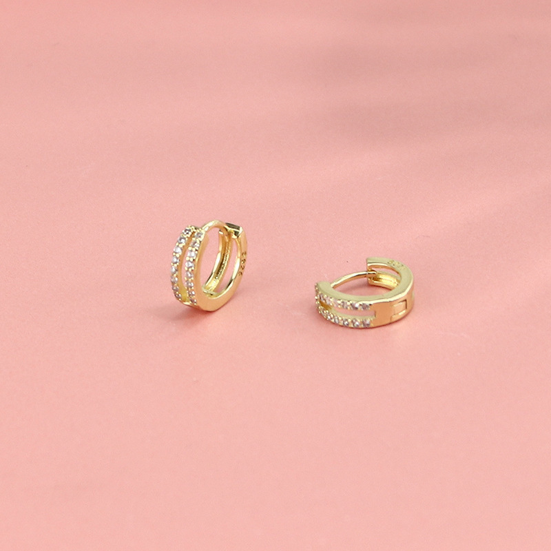 Versión coreana de la hebilla de hongo blanco de diamantes de doble capa geométrica, pendientes de temperamento simple femenino, estilo de Hong Kong, estilo de nicho, pendientes de todo fósforo de viento frío