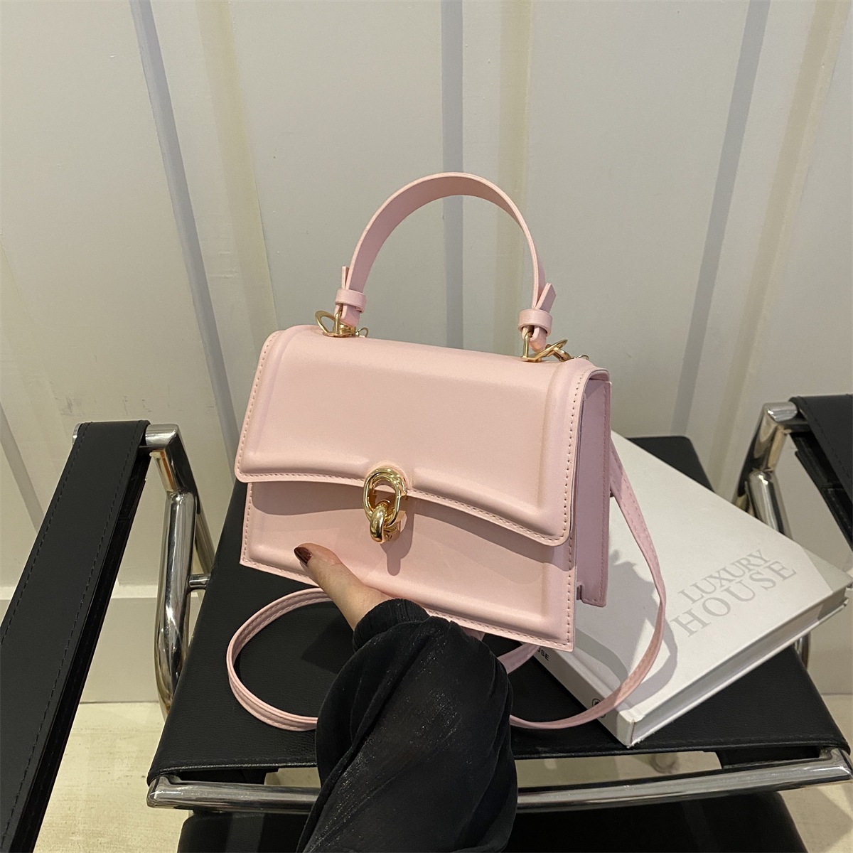 Pequeño bolso público para mujeres otoño / invierno 2021 nuevo estilo macarón bolso de mano de moda de textura de tendencia versátil bolso de tramo inclinado