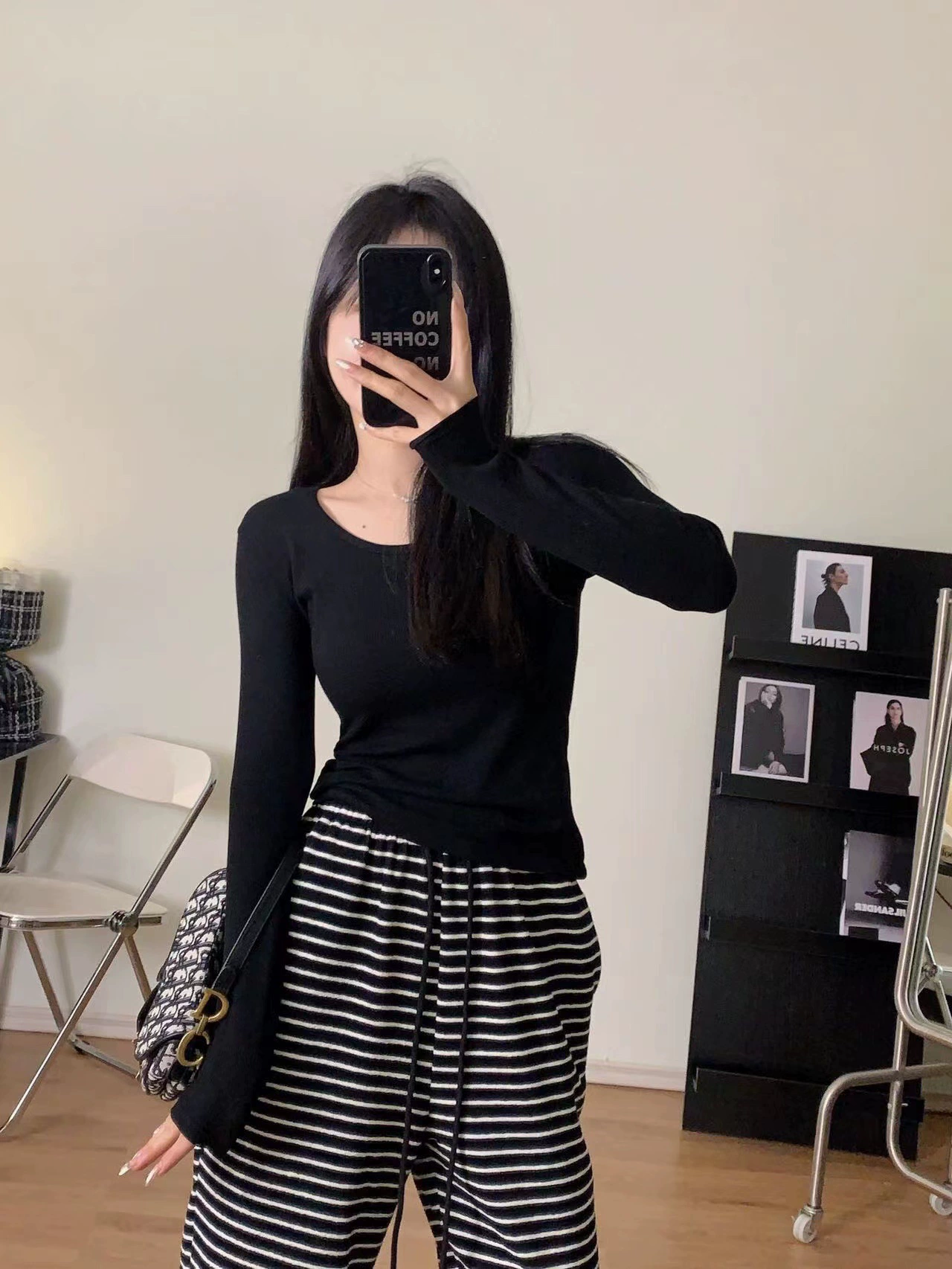 Fashionable fitted long-sleeve with a round collar, 2023 collection