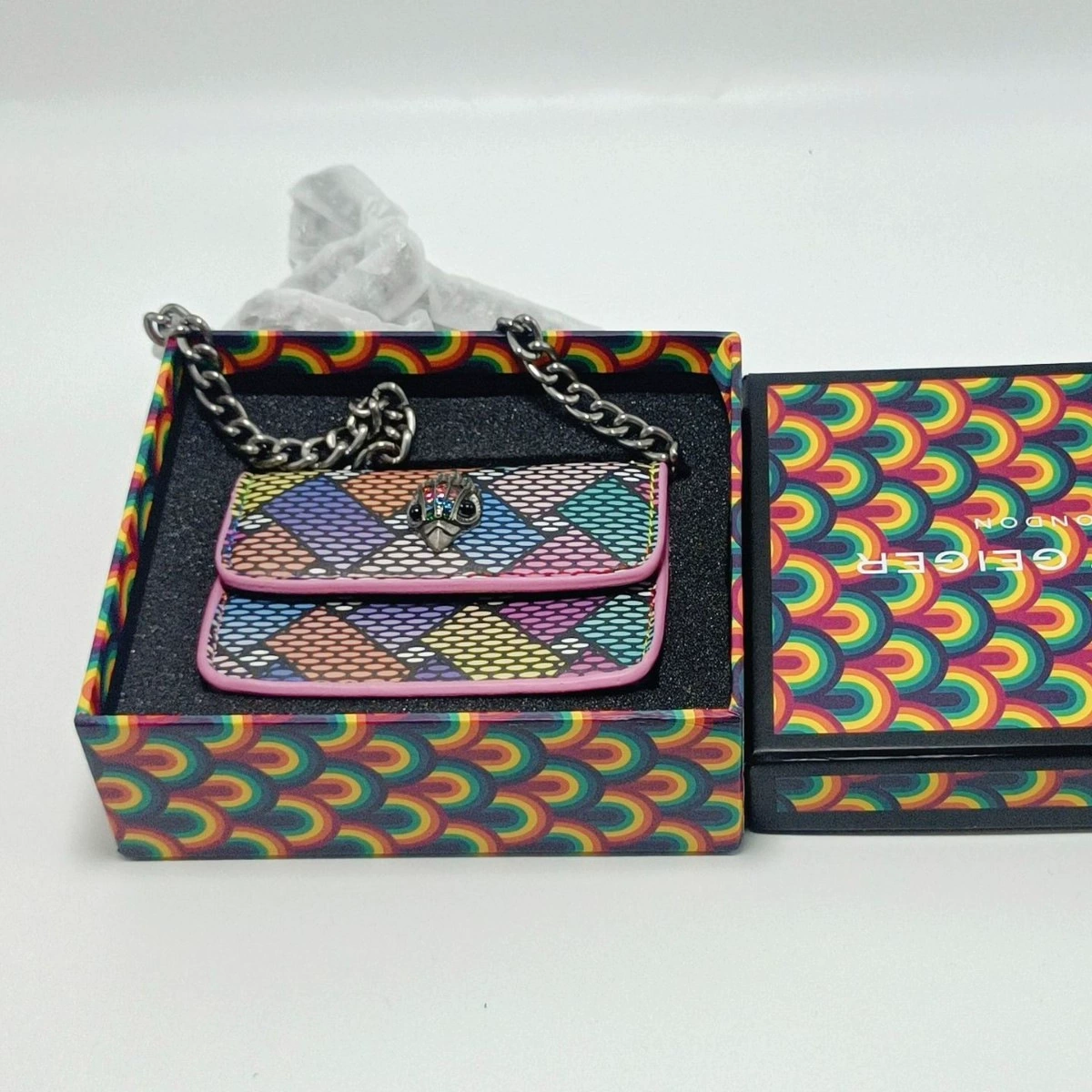 Курт головa? Wait: The input: "Kurt Eagle Head Bag Mini Bag Geiger Embroidered Line Colorful Block Glossy Card Bag One-Shoulder Crossbody Chain"