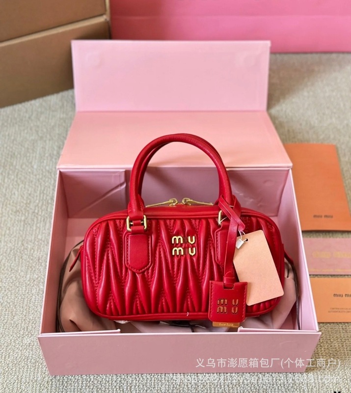 MIU 2025年モデル プリーツ加工羊革ボストンバッグ ボウリングバッグ レトロハンドバッグ ピローバッグ ショルダーバッグ クロスボディバッグ レディース|undefined