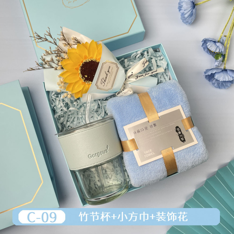 お土産の実用的なプレゼント会社は女性社員の顧客カップをプレゼントします。|undefined