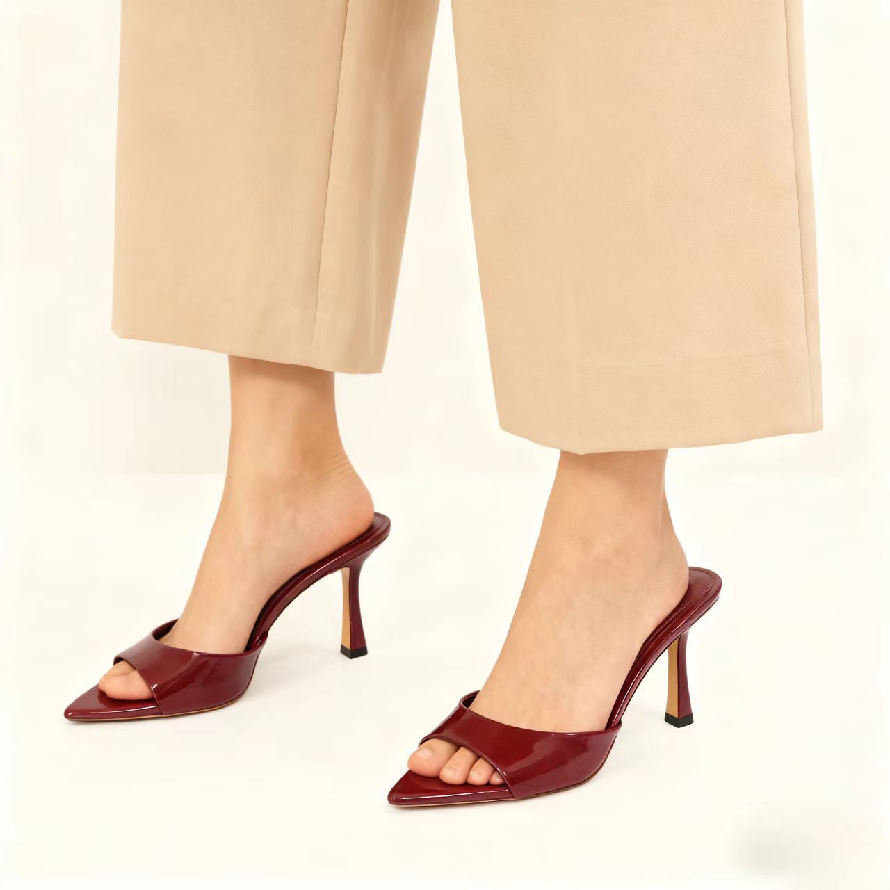 Damen Stiletto Mules Mit Spitzer Kappe Aus Lackleder Pumps_voghion.com