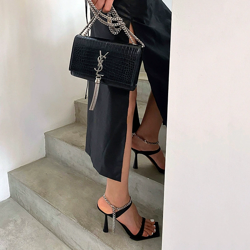 Summer black sexy sandals with a strap, (Physicals)