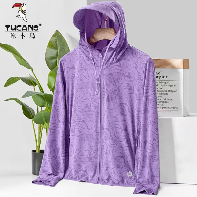 여성 단풍잎 보라색