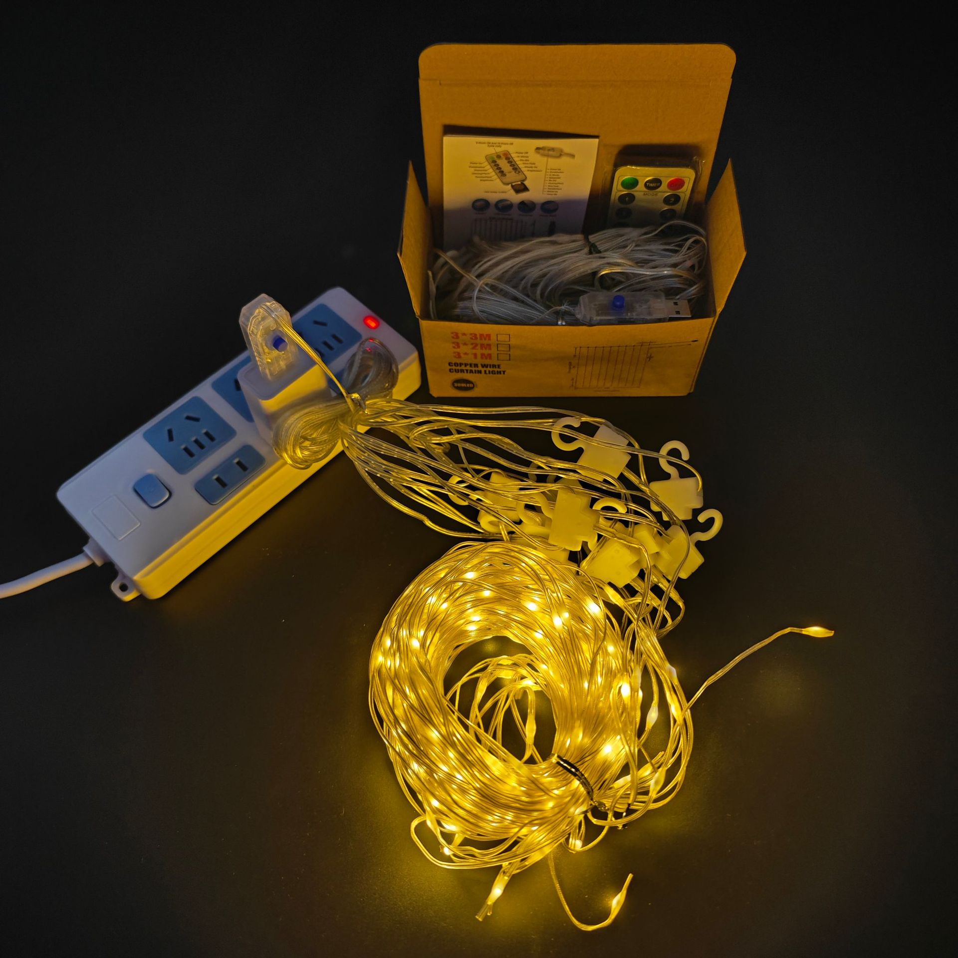 Guirnalda de luces LED de alambre de cobre de 3x3 metros con ganchos, control remoto y enchufe USB, para decoración de cortinas de dormitorio, disponible para envío transfronterizo.
