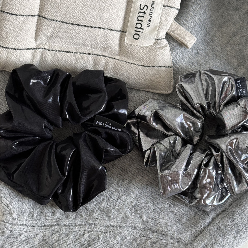 Glänsande tygscrunchie elegant håraccessoar för kvinnor mode_voghion.com