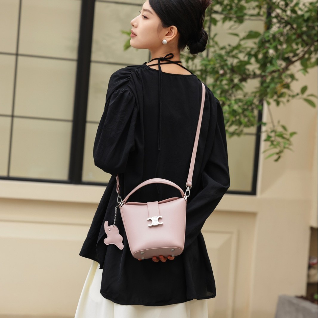 El nuevo bolso de mujer 2025 lleva el arco del triunfo portátil, el cubo de agua, el bolso de elefante, el colgante es lindo y exquisito.