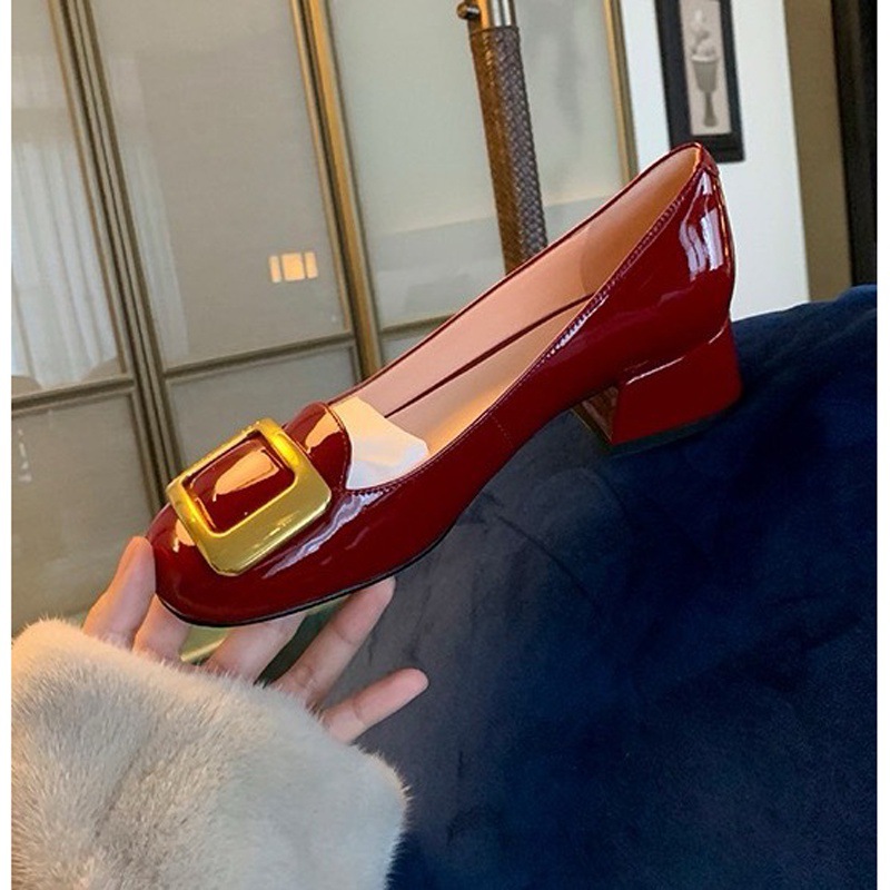 High heels low-cut