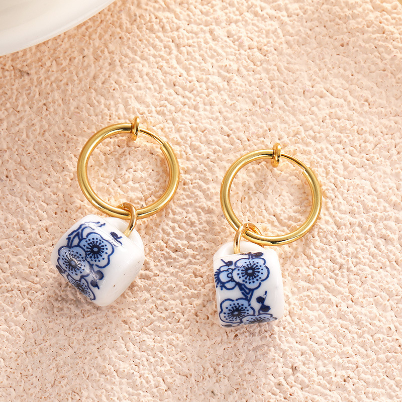 15g Weight Alloy Ear Needle Material Earrings Classification 1 Pair Quantity Daily Occasion Alloy, ceramics Material Flower, Grape Pattern Women's Gender Polished Finish Chinoiserie, Elegant Style 1 Pair Chinoiserie Elegant Flower Grape Alloy Ceramics Earrings 4