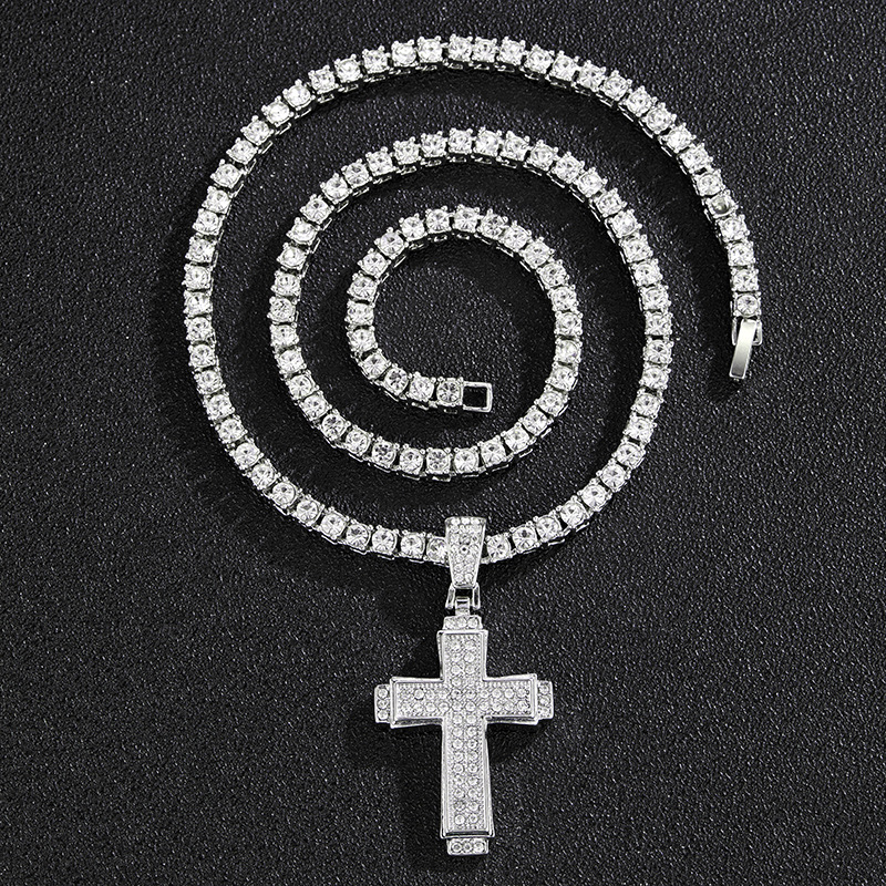 Collana con pendente croce hip hop con strass personalizzata_voghion.com