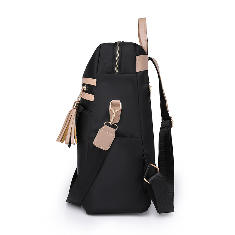 2023 nueva mochila casual para mujer nylon color contraste moda borla mochila de viaje multifuncional de doble uso al por mayor
