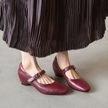 Բͷ������ЬŮ2026�����¿�ƽ�������ߵ�Ь�и��ƺ�ɫ��ƤŮЬ��