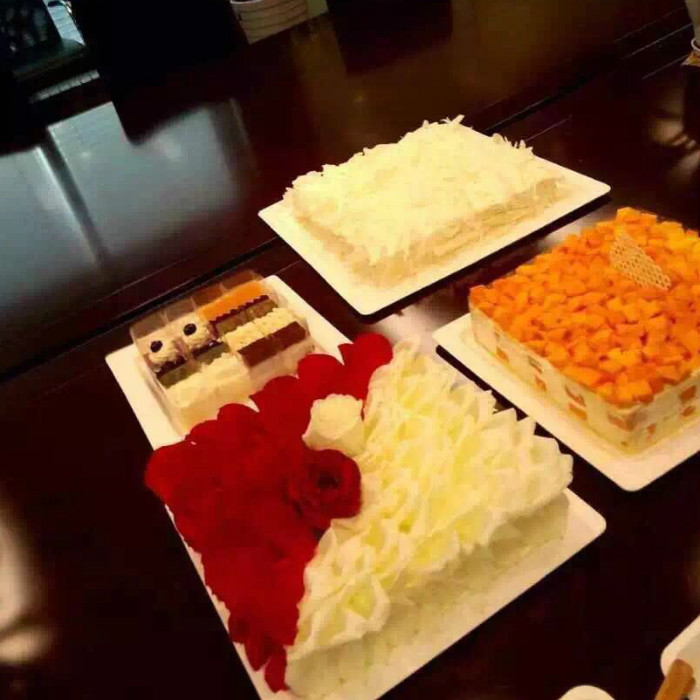 Placa de pastel de 6 pulgadas y 8 pulgadas 21 invitados mismo grado alimenticio Pulpa de caña de azúcar placa cuadrada soporte inferior bandeja de pastel plato de papel desechable