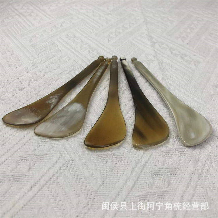 Horn Gua Sha Acupoint Massage Stick 12cm Facial Eye Pointing Tool Buffalo Horn Comb in use