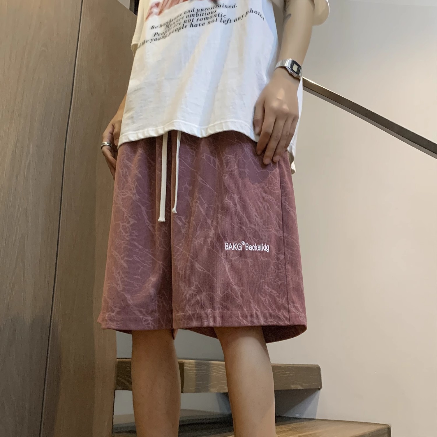 Camisas menos ropa verano nuevos pantalones cortos estadounidenses marca de moda para hombres estilo delgado sentido del diseño nicho holgado pantalones deportivos de gran tamaño