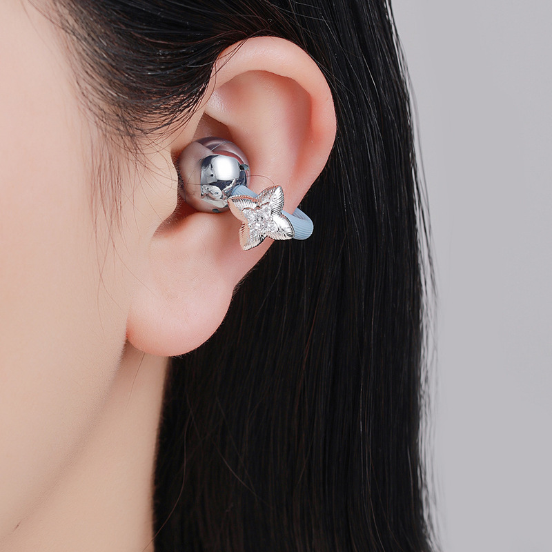 New Simple and Stylish Four-Leaf Huawei Freeclip Earphone Clip-On Accessory with a Unique and High-End Feel New Simple and Stylish Four-Leaf Huawei Freeclip Earphone Clip-On Accessory with a Unique and High-End Feel
