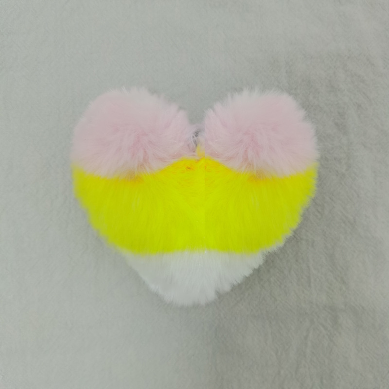 メーカーの現物のぬいぐるみのハート型のキーホルダーの部品8*9cmの毛玉