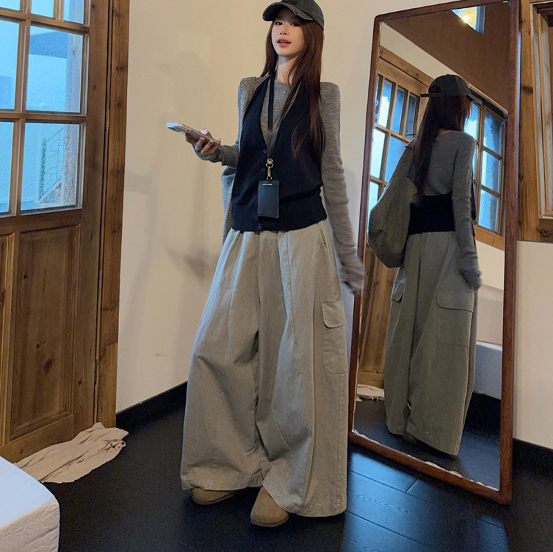 时尚套装灰色长袖针织衫叠穿挂脖背心女秋季垂感拖地休闲裤三件套|undefined