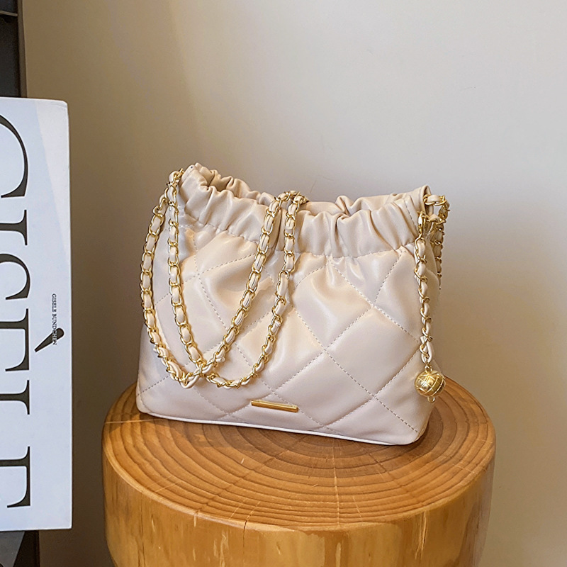 Chanel Style Large Capacity Fashionable Pleated Chain Shoulder Bag 2024 New Style Western Style Casual Bag Women's Rhombic Small Bag