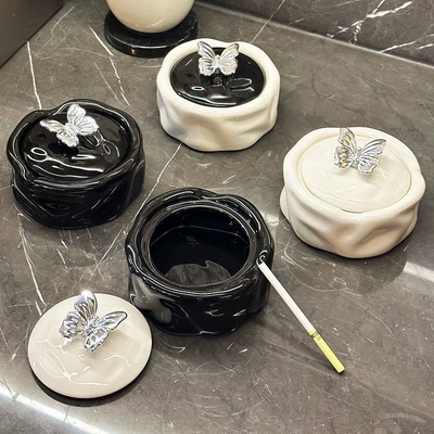 Car ashtray, Ceramic ashtray with lid to prevent