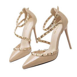 软装展厅北欧轻奢售楼处样板房衣帽间装饰品摆件高跟鞋女鞋子