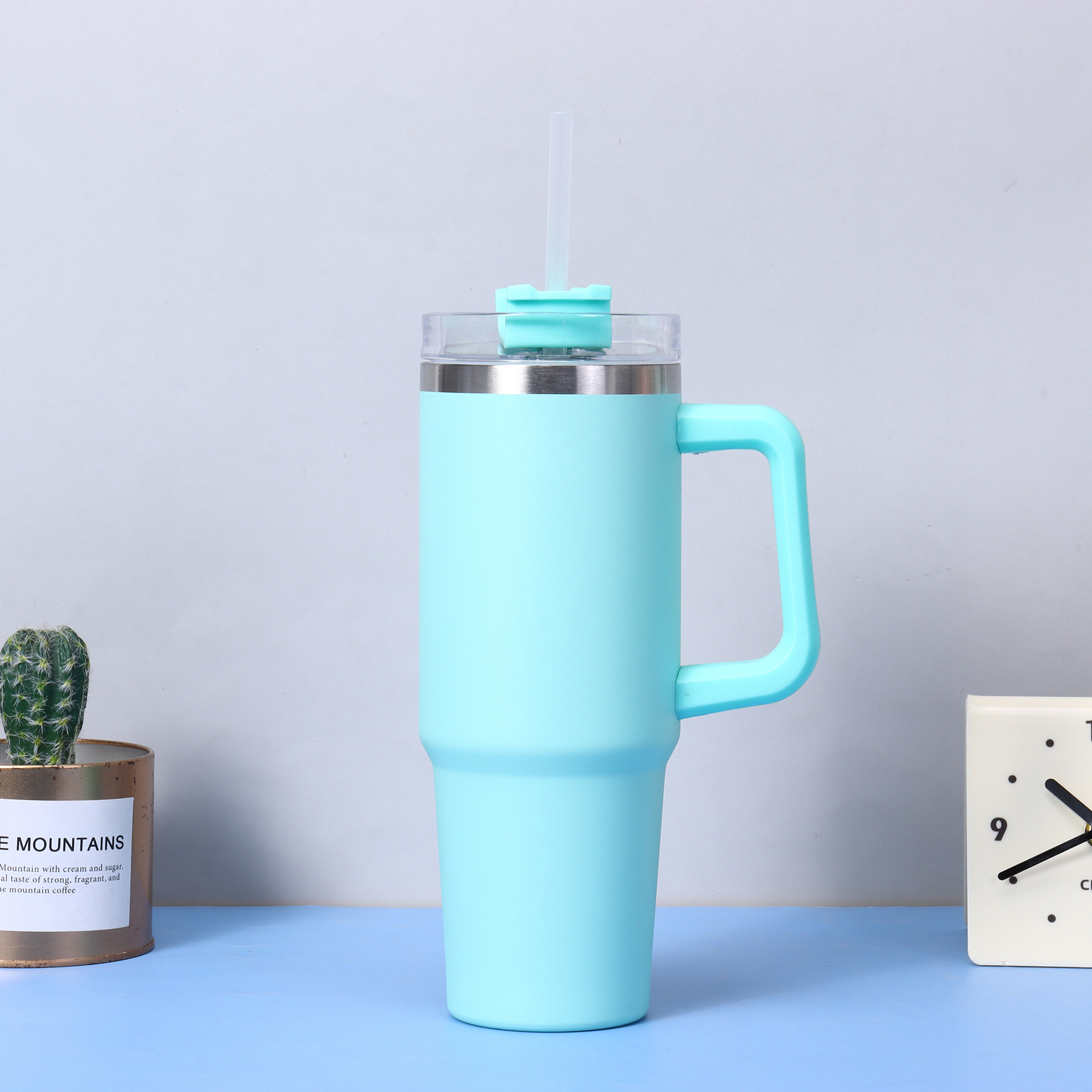 Vacuo transfronterizo 30oz mango de taza de automóvil de acero inoxidable aislamiento de calor aislamiento de frío taza de cerveza con paja al por mayor