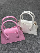 广州女包厂家小众设计粉色小方包新款潮洋气质感斜挎包简约手提包