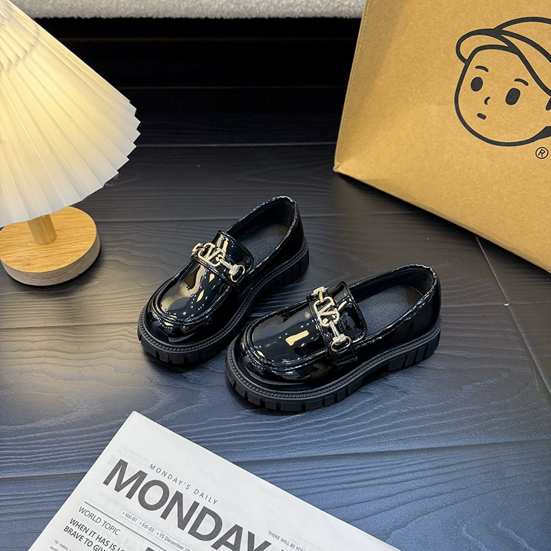 Детские кожаные туфли для девочек, весна 2025, новые яркие кожаные лоферы, черные школьные туфли, модные слипоны, тренд