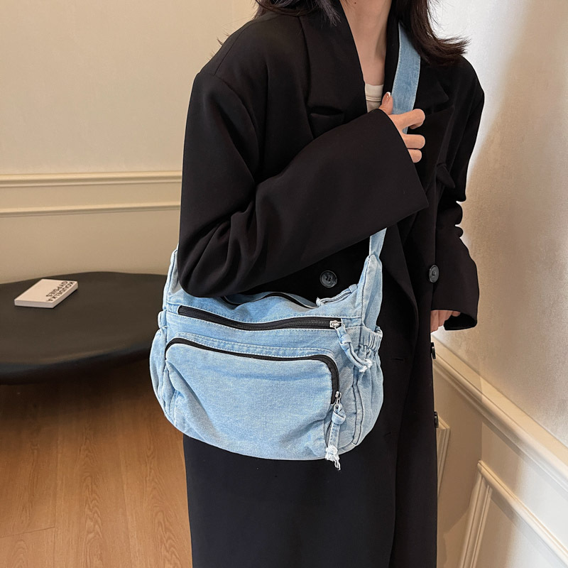 Versión coreana de mezclilla casual bolsillo con cremallera bolsa de axila bolsa de locomotora nueva bolsa de mensajero de gran capacidad de otoño e invierno