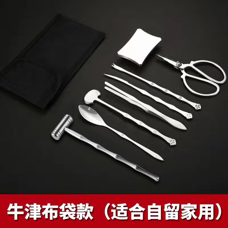 カニの八個はカニの専用の道具を食べます。|undefined