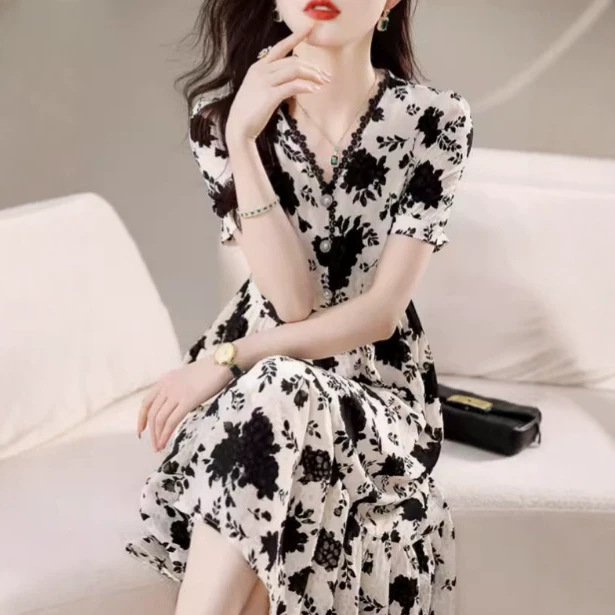 Đầm maxi nữ cổ chữ V họa tiết hoa nhí, tay ngắn, eo cao kiểu Pháp — Hoa màu đen chi tiết 4