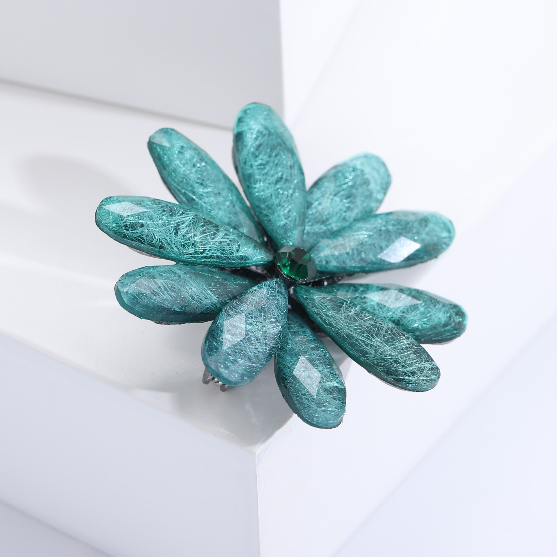 17g Weight Acrylic Inlay Material Brooches Classification Casual, Holiday, Banquet Occasion Alloy Material Flower Pattern All Seasons Season Women's Gender Inlay Design Simple Style Style Simple Style Pin Flower Alloy Inlay Acrylic Women's Brooches 13