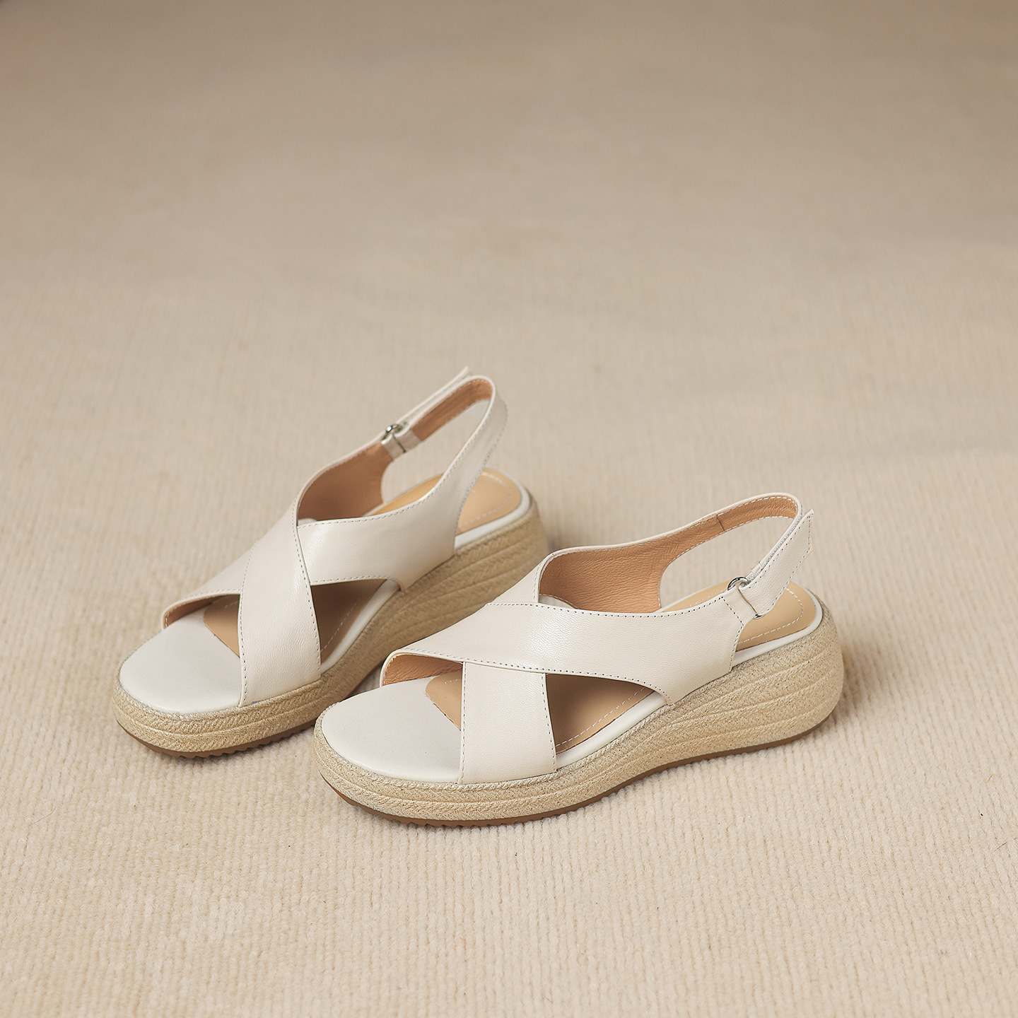 Sandal nữ quai chữ V đế dày mũi tròn hở ngón chân — màu trắng ngà